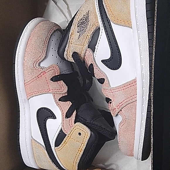 Jordan  1s toddler 7c with box - Picture 2 of 5